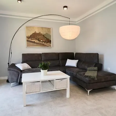 Bergmannhaus Nyaraló *